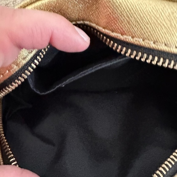 Marc Jacobs gold crossover purse with strap​​​​​​​​ - Picture 6 of 7